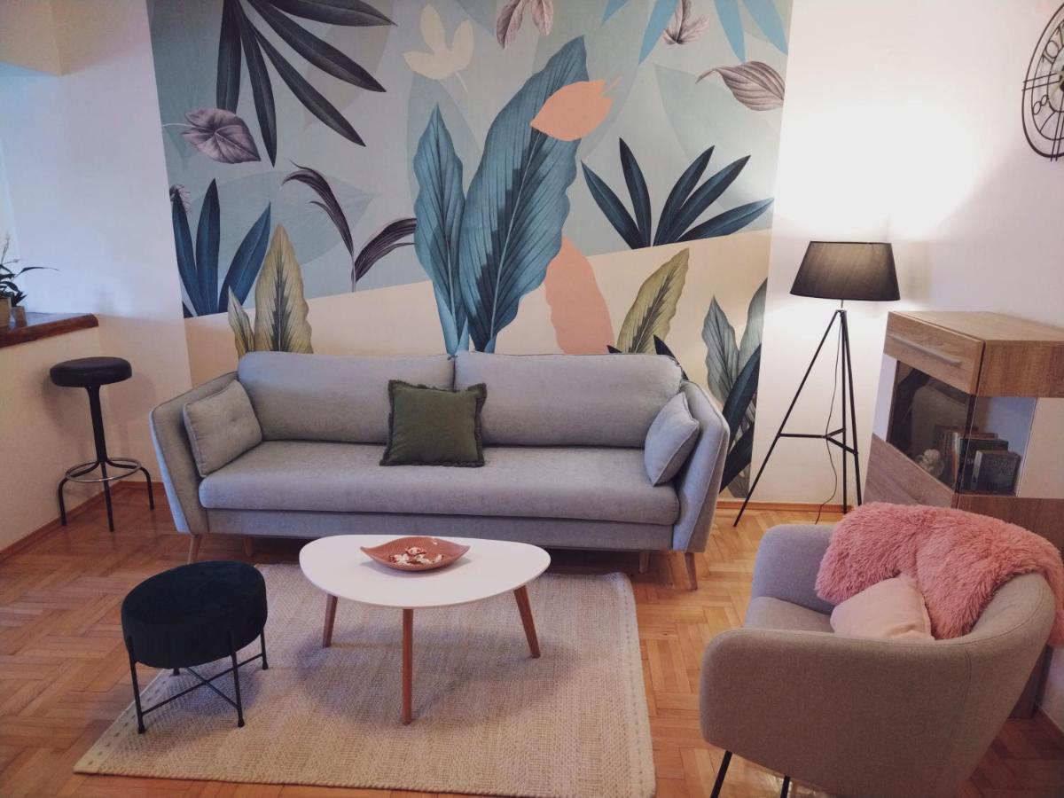 Apartments Radmila 波雷奇 外观 照片